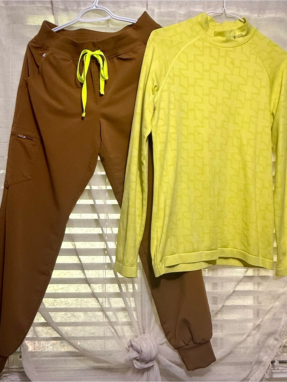 Figs Earth Zamora Joggers & Salta Seamless Longsleeves